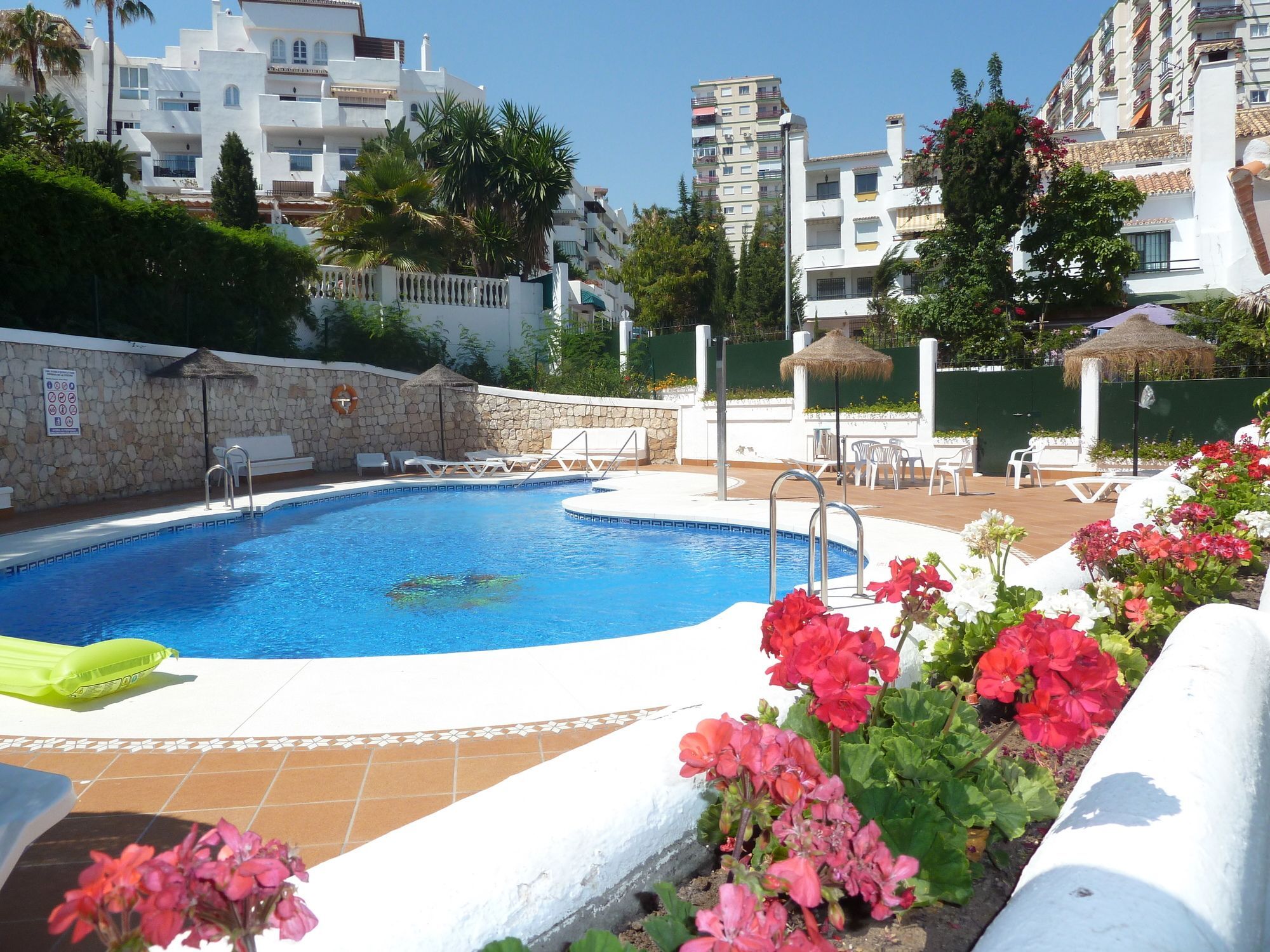 Apartamentos Pueblo Quinta 베날마데나코스타 외부 사진
